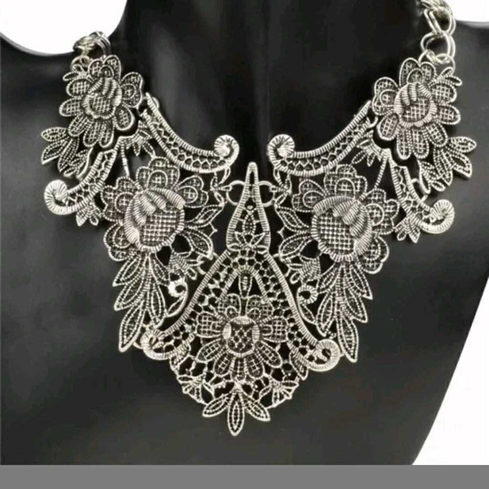Bib necklace